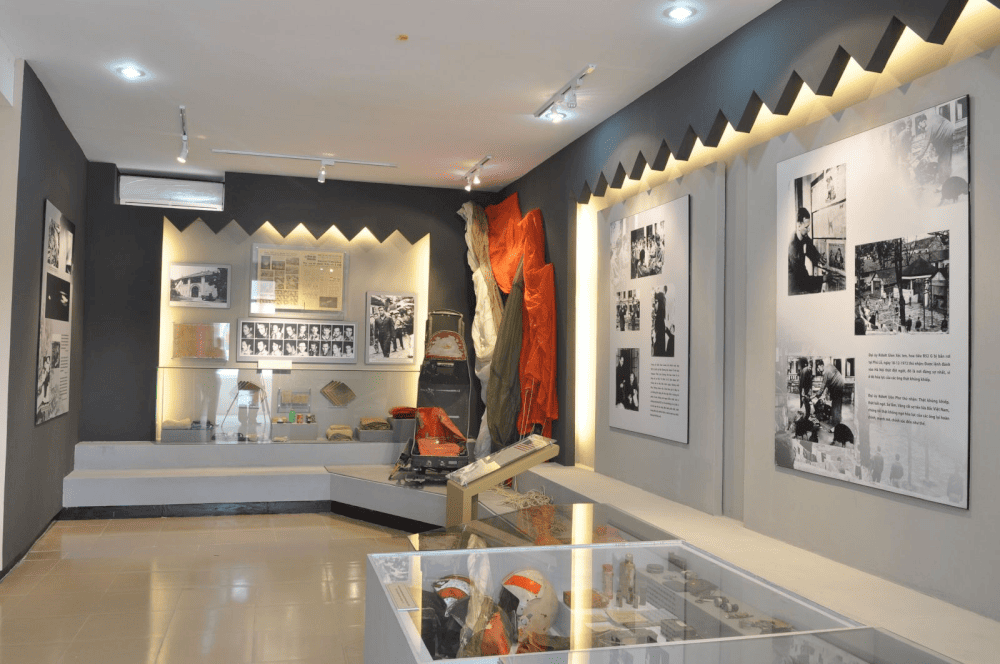 Indoor exhibition area (Source: Bảo tàng chiến thắng B52 - B52 Victory Museum)